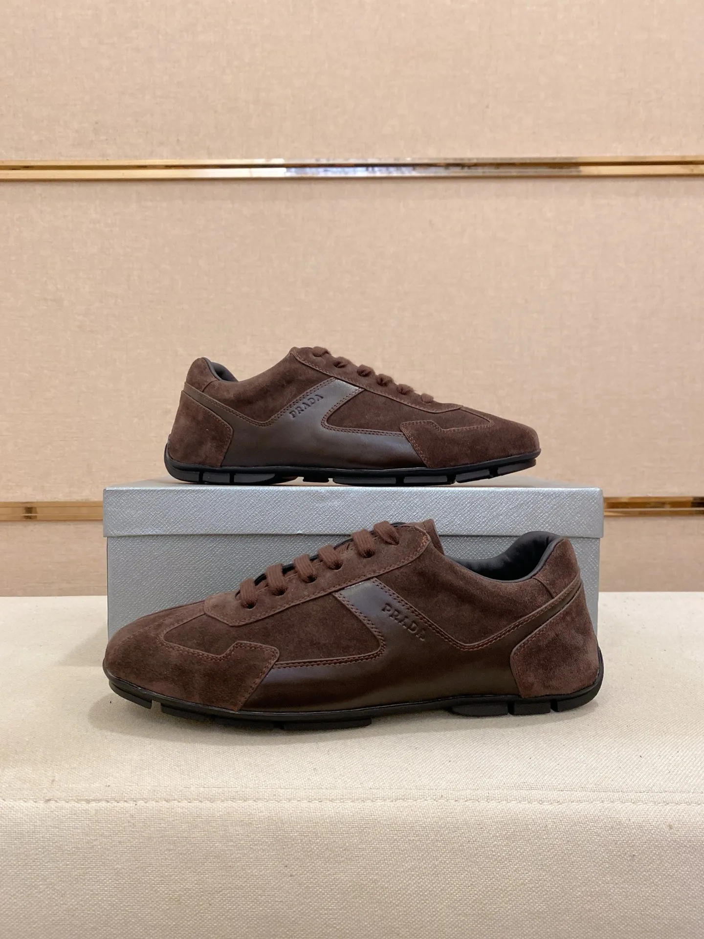 Men's shoes 💰 480💰 ✔️✔️✔️Top high version High-quality new PRADA (Prada) counters are launched at the same time. The new men's shoes and 😘fabrics are purely handmade in Niujing. Lining: Full cowhide lining. 👍🏿High-end☄️Open-molded non-slip rubber outsole, exquisite lines, simple and elegant, comfortable and high-end for leisure travel. Code number: 38-44. Can be customized45